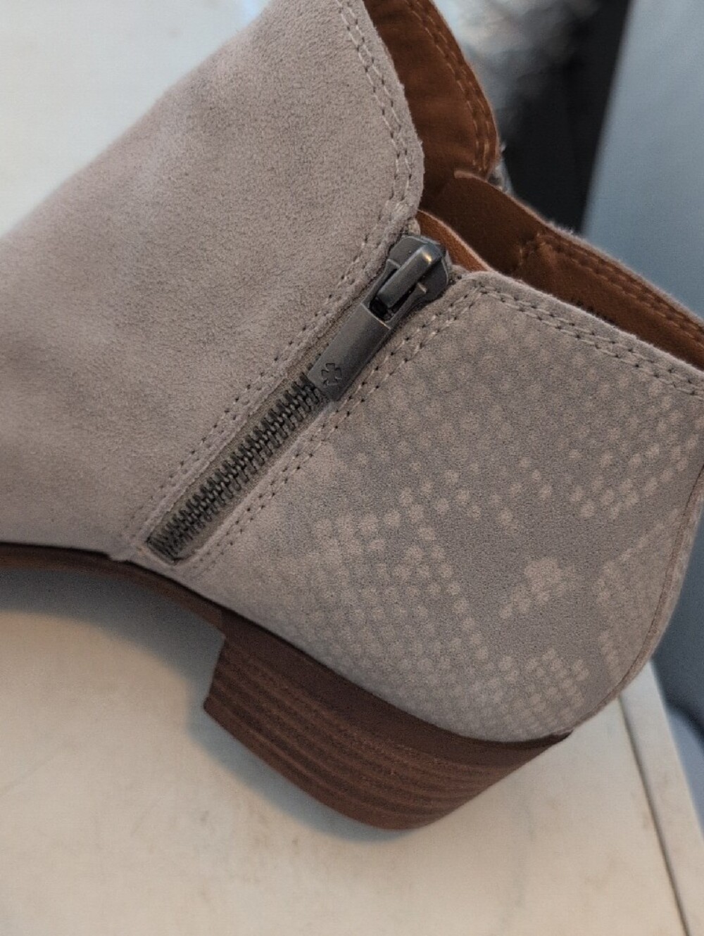 Lucky Brand Basel Suede Ankle Booties Size 8W Chincilla New